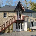 Bed & Breakfast Le Chateau D'asnieres En Bessin 3*