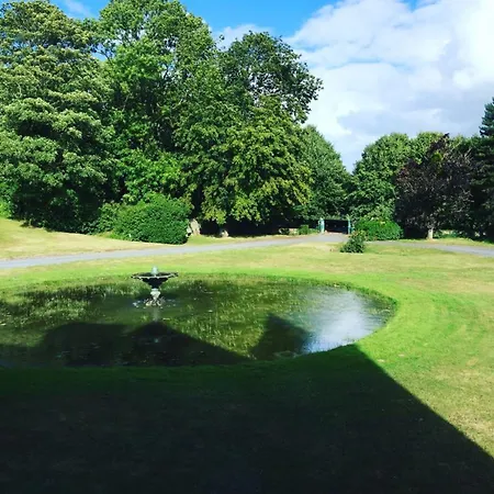 Le Chateau D'asnieres En Bessin Bed and Breakfast
