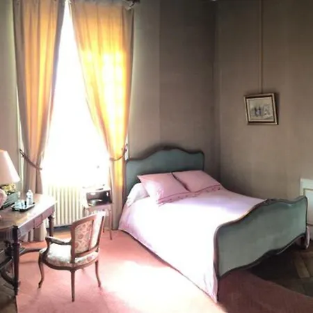 Le Chateau D'asnieres En Bessin Bed and Breakfast