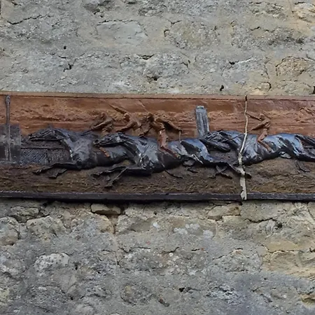 Le Chateau D'asnieres En Bessin