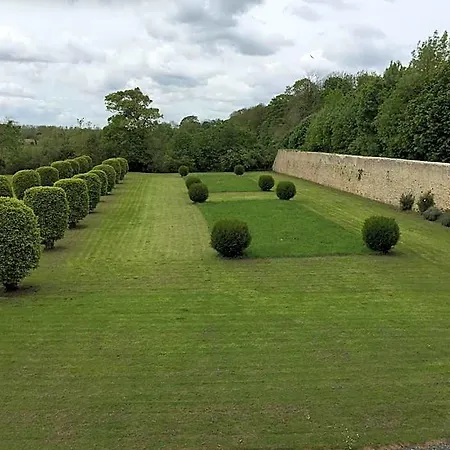 Le Chateau D'asnieres En Bessin B&B