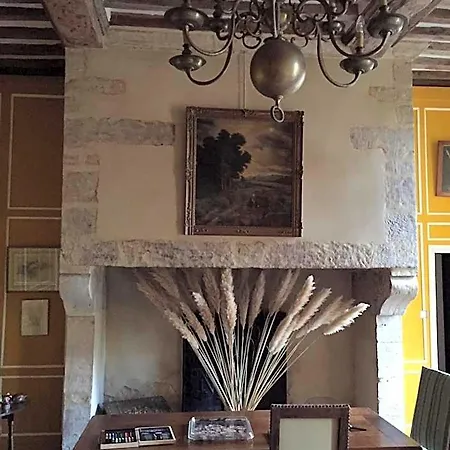 Le Chateau D'asnieres En Bessin