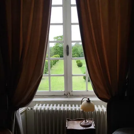Le Chateau D'asnieres En Bessin Bed and Breakfast 3*
