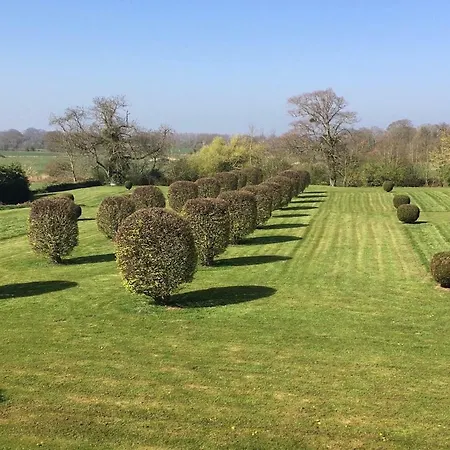 Le Chateau D'asnieres En Bessin Bed & Breakfast 3*