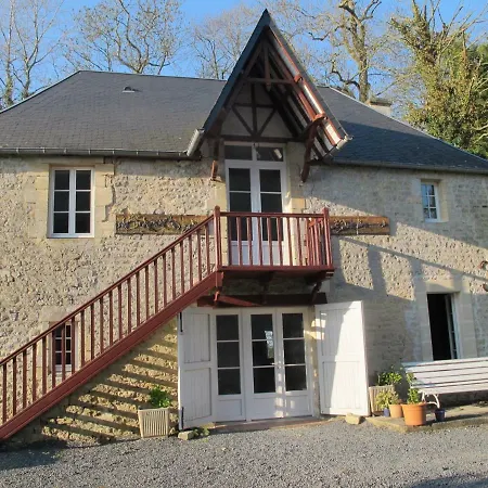 B&B Le Chateau D'asnieres En Bessin 3*