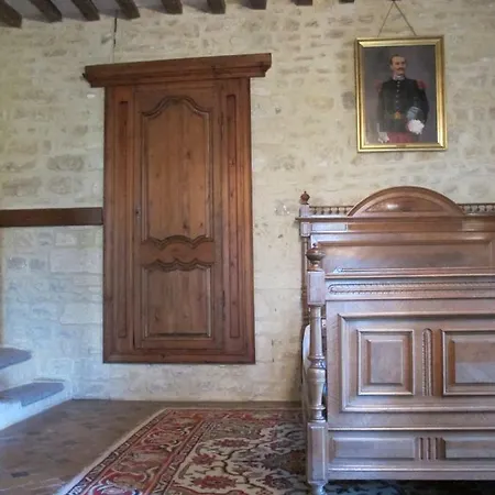 Le Chateau D'asnieres En Bessin Bed and Breakfast