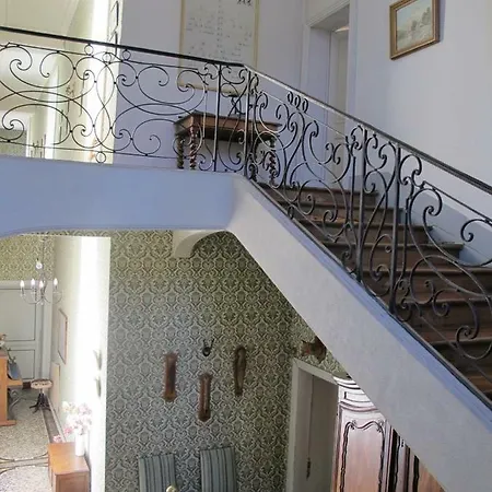 Le Chateau D'asnieres En Bessin Bed & Breakfast 3*