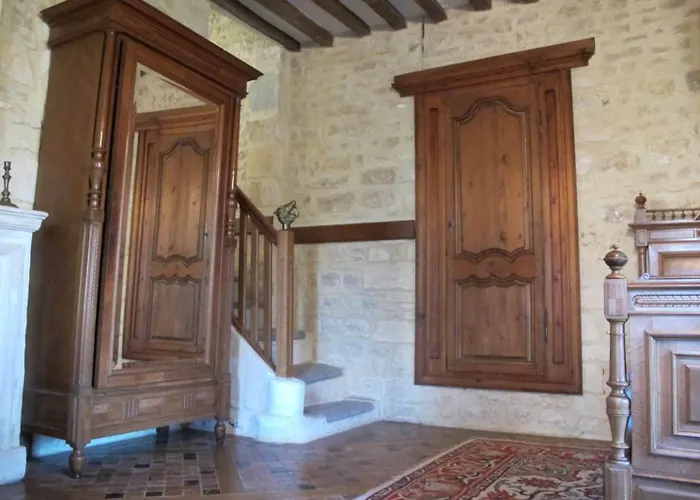 Le Chateau D'asnieres En Bessin