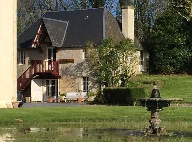 Le Chateau D'asnieres En Bessin